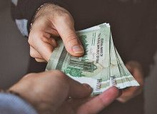 مردانی: اسکناس‌های آلوده به کرونا تا ۱۲ ساعت احتمال انتقال ویروس دارند
