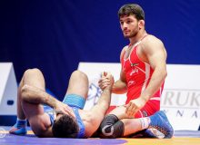 حسن یزدانی را مفت خرج نکنیم !