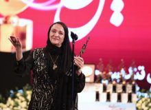 گلاب آدینه «بانوی محبوب من» را روی صحنه می‌برد