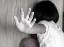 آزار شیطانی دختر بچه 7 ساله در خانه مادر بزرگ / مسافر تهران شیطان بود