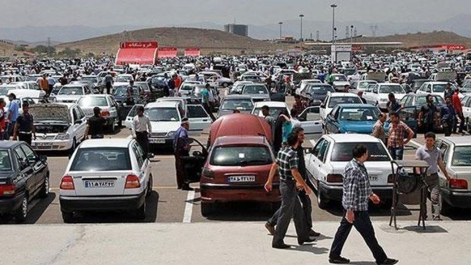 فعلا خودرو نخرید ، قیمت ها غیر واقعی است