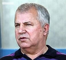 پروین: دست گل‌محمدی در پوست گردو ماند
