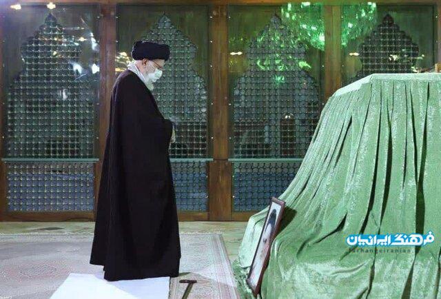 حضور رهبر انقلاب در مرقد مطهر امام راحل و گلزار شهدا