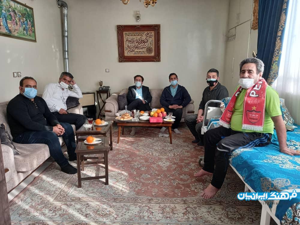 کاری خوب از جمعیت هواداران فوتبال ایران /عیادت از پیشکسوت مشوقان باشگاه پرسپولیس