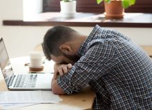 ۶ راه آسان برای کاهش خستگی بعد از ظهر، بدون توسل به قهوه
