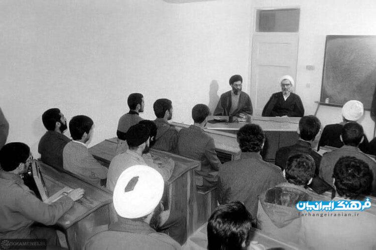 تصویر دیده نشده از رهبر انقلاب در کلاس درس