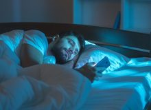 در برابر خوابیدن مقاومت می‌کنید؟ این راه‌حل را بخوانید