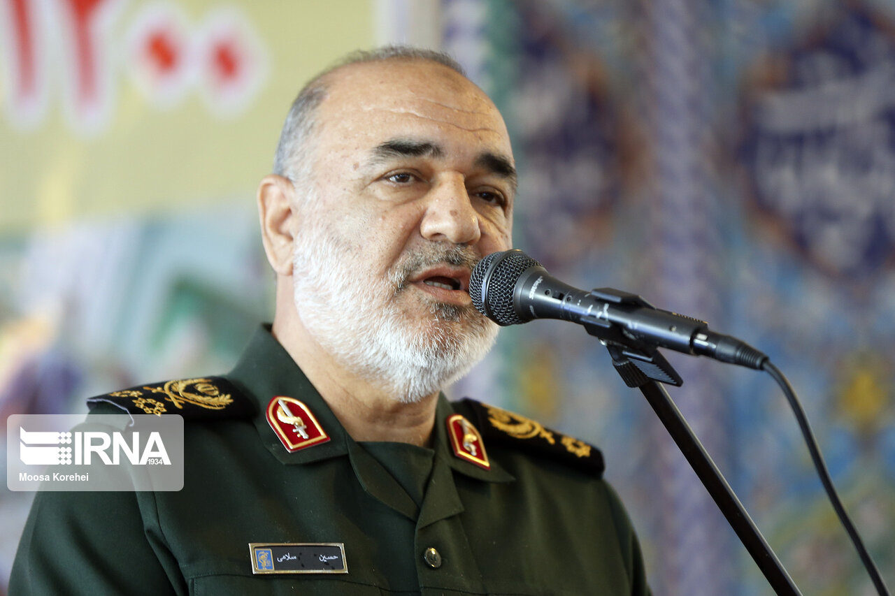 سرلشکر سلامی: زمان آن رسیده واکسن کرونا به آمریکایی‌ها بدهیم