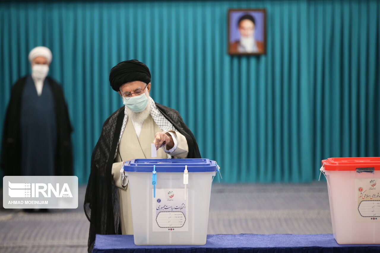 رهبر معظم انقلاب: امروز روز ملت ایران و تعیین سرنوشت کشور است