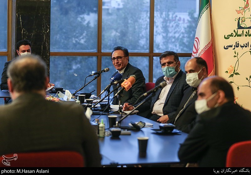 گزارشی از دیدار شاعران با وزیر ارشاد/ بودجه‌های سینما کلان و شعر در کُنج