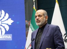 وزیر کشور: توسعه لرستان نیازمند تلاش و کار بسیار است
