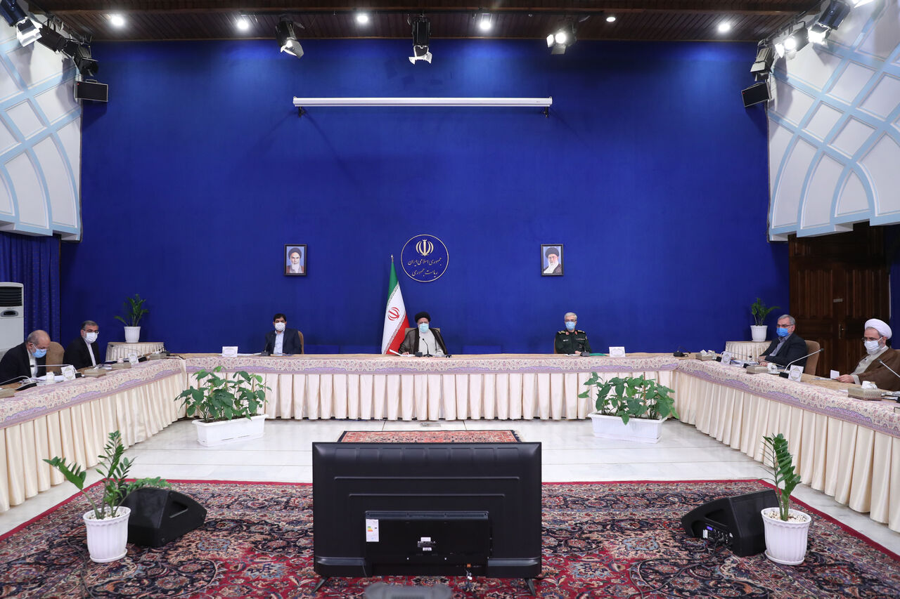 مدارس و دانشگاه ها از اول آذر بازگشایی شوند