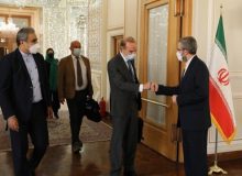 ایران به مذاکرات نزدیک، اما از توافق دور می‌شود