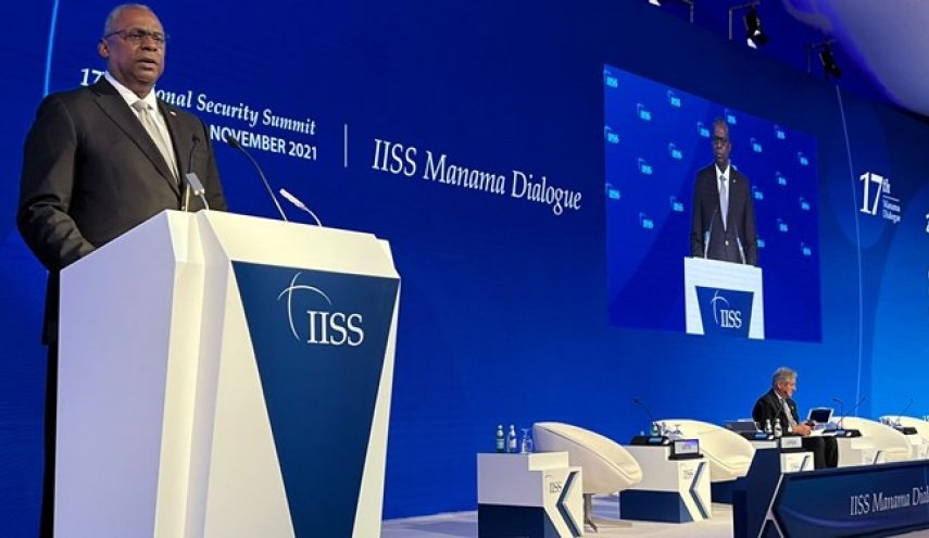 تحلیل زبان بدن وزیر دفاع آمریکا هنگام صحبت کردن درباره ایران در منامه/ لحن « آستین» تهدیدی نداشت