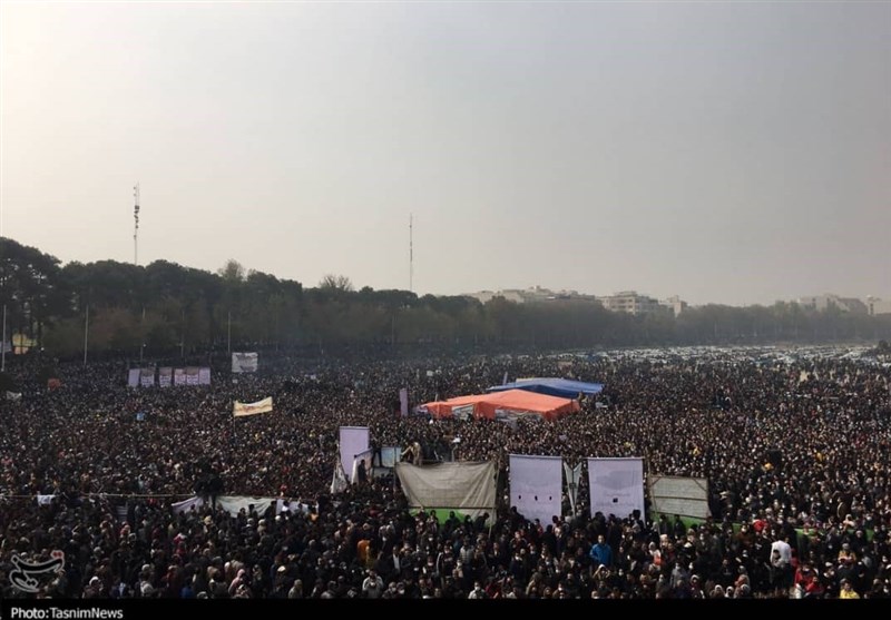 پایان تجمع کشاورزان اصفهانی ‌در بستر ‌زاینده‌رود/ توافقات مهم با استانداری برای بازگشایی آب زاینده‌رود