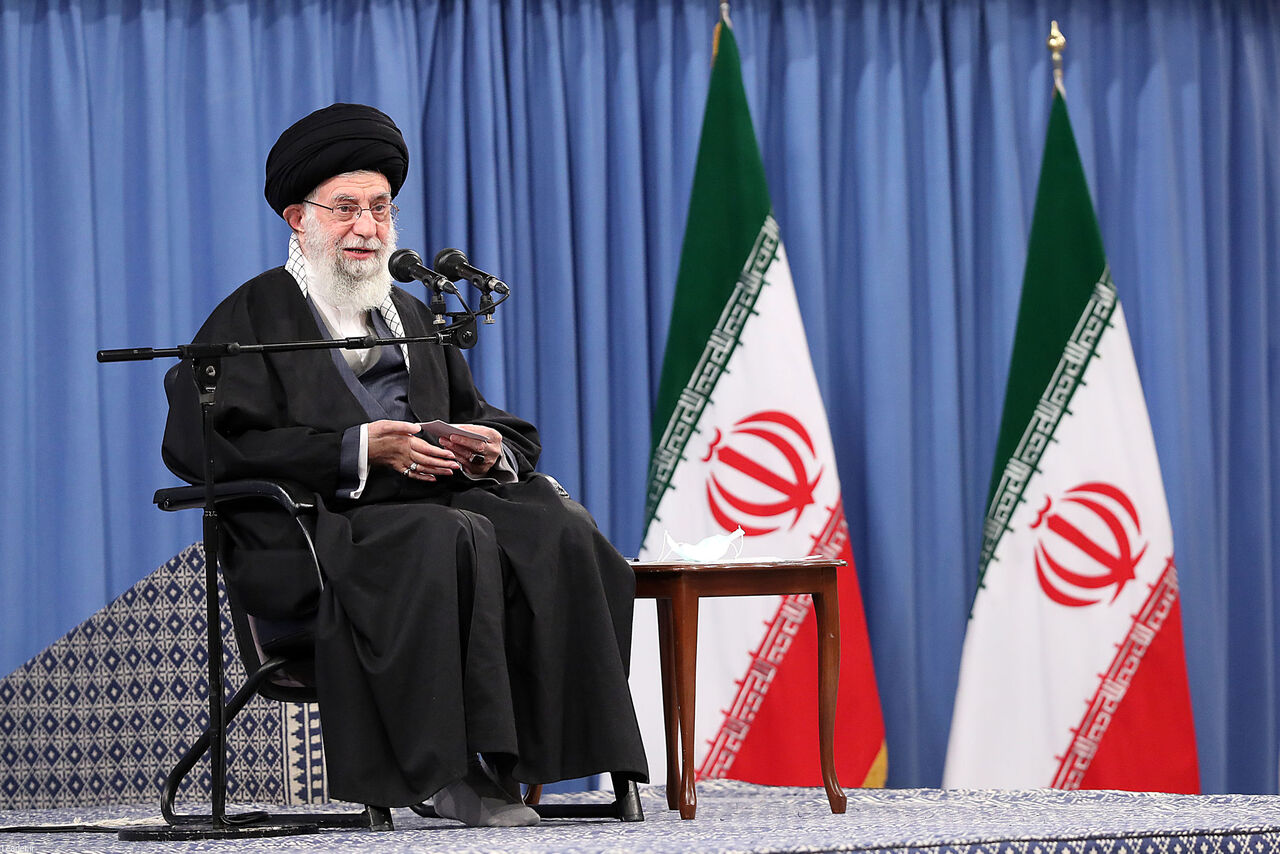رهبر معظم انقلاب: مقابله با تحریف واقعیت ها از سوی دشمن نیازمند تهاجم ترکیبی و جهاد تبیین است