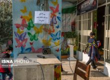 روی میز راه می‌روند و به معلم می‌گویند «خاله»!