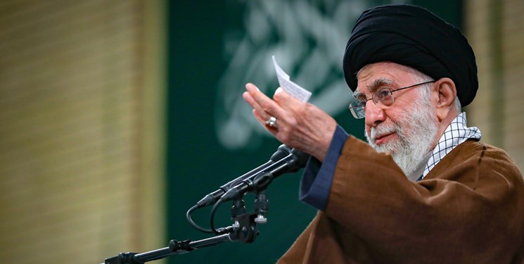 رهبر انقلاب: بعضی اول انقلاب سوپر انقلابی بودند اما نتوانستند در مسیر بمانند