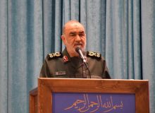 استقلال کشور به باقی‌ماندن در صحنه دفاع از انقلاب وابسته است