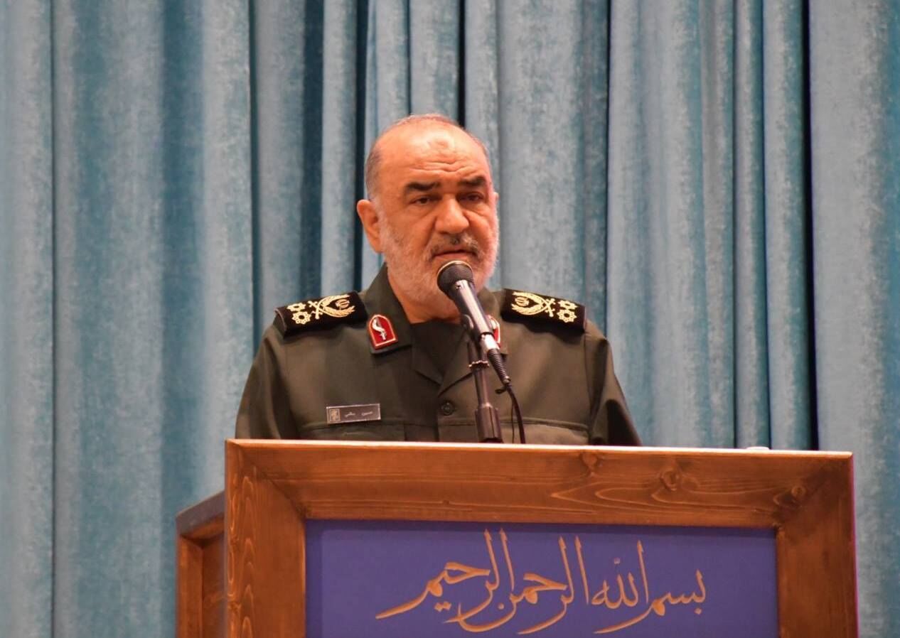 استقلال کشور به باقی‌ماندن در صحنه دفاع از انقلاب وابسته است