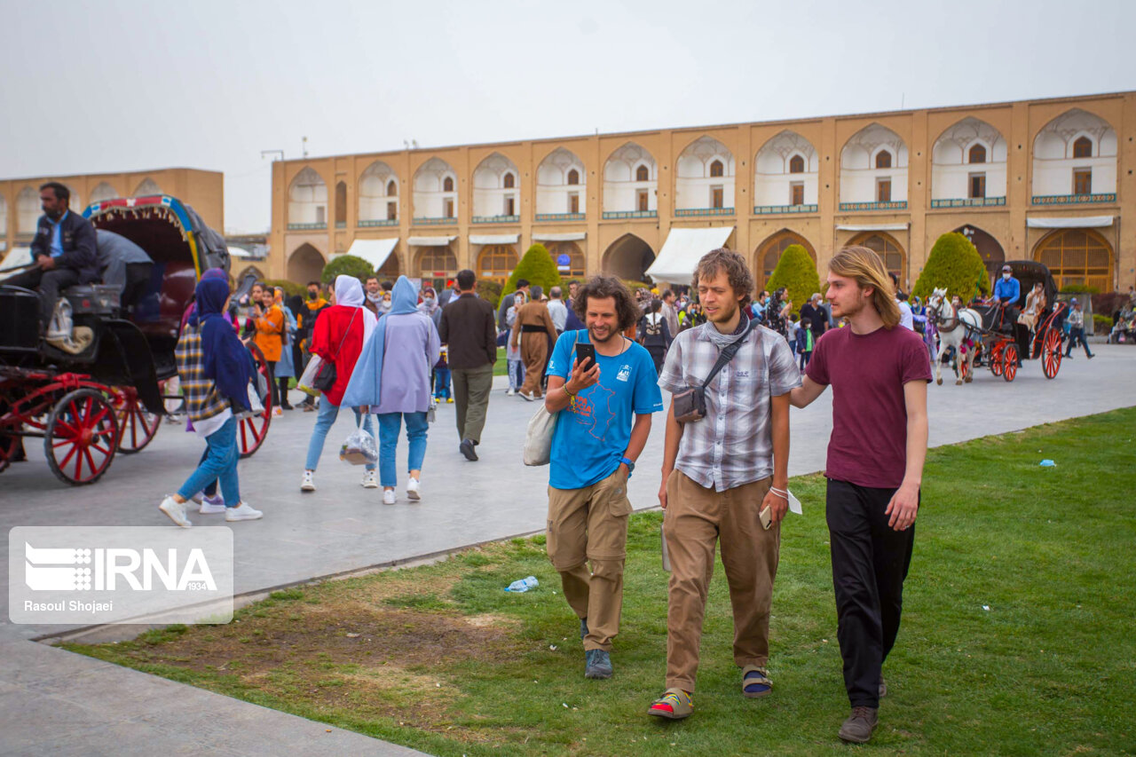 صنعت گردشگری ایران ۴۰ درصد رشد کرد/ درآمد ۲.۵ میلیارد دلاری ایران از جذب گردشگران خارجی