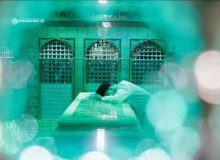 غبارروبی مضجع مطهر رضوی در سفر رهبر انقلاب به مشهد مقدس