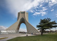 چرا آسمان را آبی می‌بینیم؟