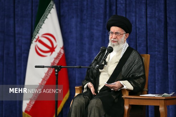 رهبر انقلاب در دیدار اعضای مجمع تشخیص: راه علاج دشمنی‌ها،ایستادگی است/حوادث جزئی حواس مسئولان راپرت نکند