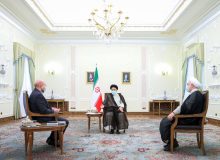 تاکید سران قوا بر حضور مسئولان در اجتماعات مردمی و گفت‌وگو با جوانان