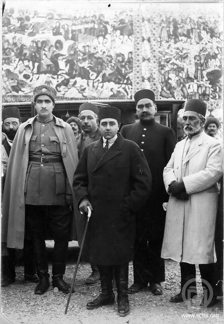 نهم آبان، سالروز انقراض قاجاریه