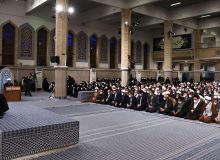 رهبر انقلاب: راهبرد جریان باطل کتمان یا کمرنگ‌ کردن ایام الله است