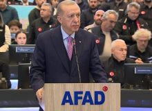 اردوغان: زلزله تاکنون ۹۱۲ کشته و ۵۳۸۵ زخمی برجای گذاشته