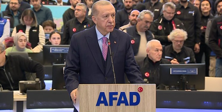 اردوغان: زلزله تاکنون ۹۱۲ کشته و ۵۳۸۵ زخمی برجای گذاشته
