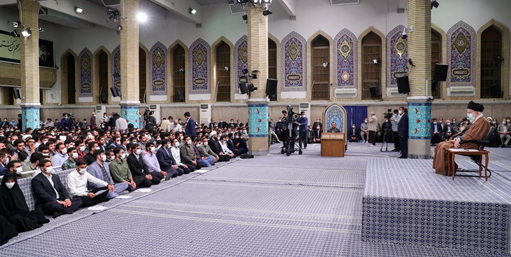 رهبر انقلاب: جلسه اقتصادی سران قوا امری موقت و برای مقاصد خاص است/ کجای دنیا برای مسائل گوناگون کشور رفراندوم برگزار می‌کنند؟