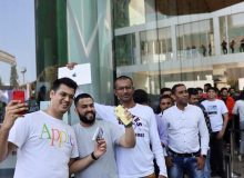 صف طرفداران اپل در افتتاحیه نخستین فروشگاه هندی