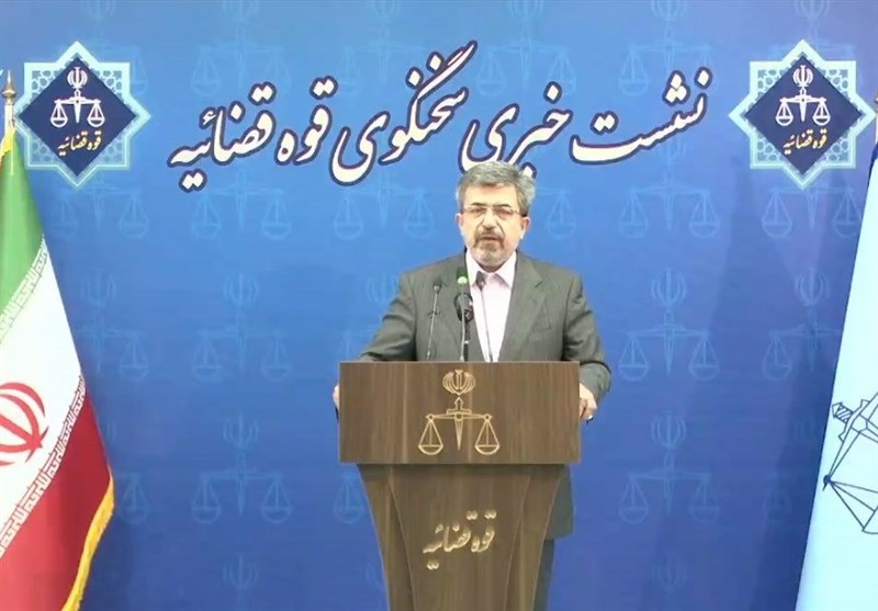 مجازات کشف حجاب “جزای نقدی” است/ احتمال بازداشت مدیران سابق متخلف بانک مرکزی