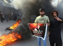 آشوب در پاکستان؛ حمله هواداران عمران خان به پادگان‌ها و مراکز نظامی