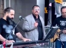 اجرای ترانه اِبی توسط احمد ایراندوست در خیابان