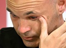 خداحافظی اشک‌آلود اینیستا با ویسل کوبه