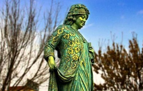نصب مجسمه اولین زن تاریخ‌نگار جهان در سنندج