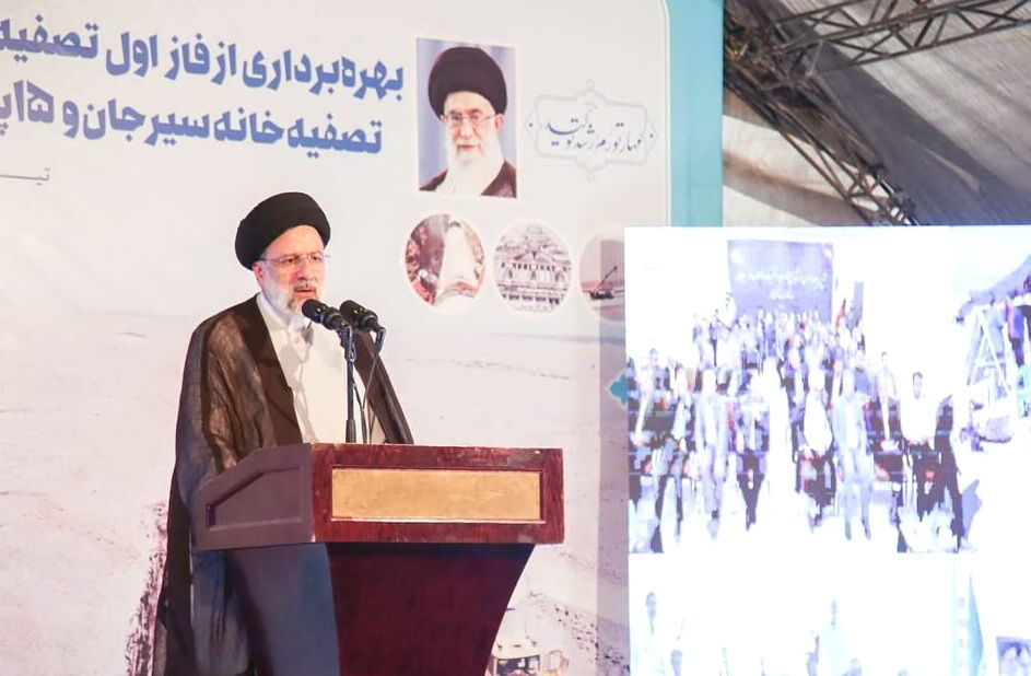 عقب‌ماندگی‌ها باید با روحیه جهادی جبران شود/سردار سلیمانی یک دیپلمات میدان‌دار بود