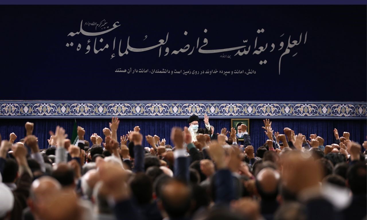 رهبر انقلاب: حرکت در صنعت هسته‌ای در حکم کلید برای پیشرفت‌های علمی کشور است