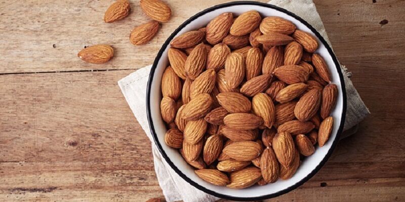 عوارض مصرف زیاد بادام را جدی بگیرید