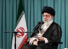 رهبر انقلاب: راه مقابله با جنگ شناختی استمرار راه شهدا و عمل به درس آنان است
