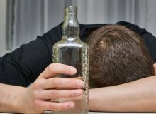 عوارض جبران‌ناپذیر مشروبات الکلی و درخواست وزارت بهداشت از قوه قضائیه