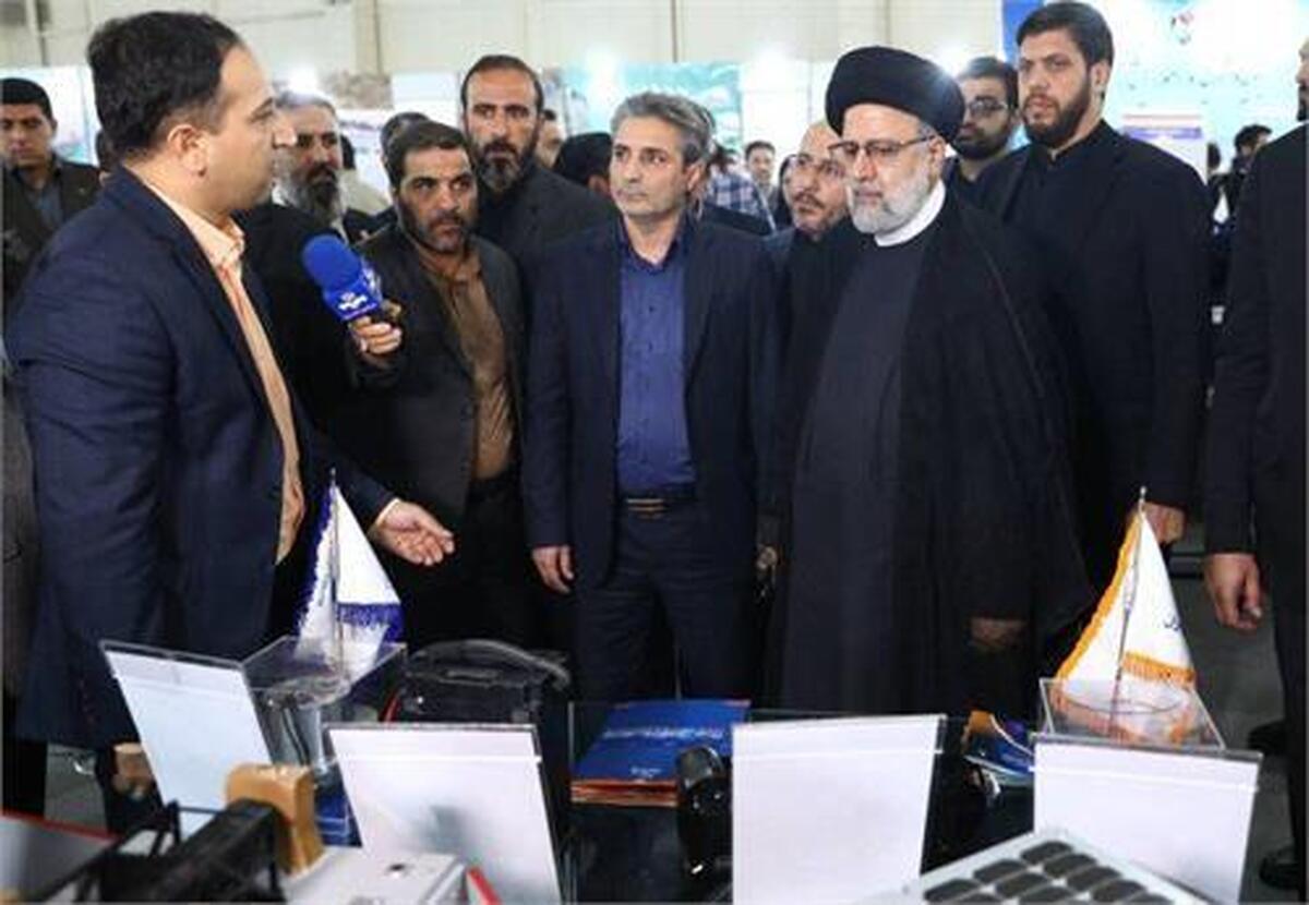 رئیس جمهور از غرفه وزارت ارتباطات دیدن کرد