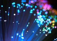 یک گام دیگر برای تحقق اینترنت پرسرعت با پروژه فیبرنوری