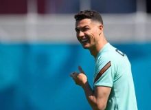 عکس| دختر مدیرعامل پرسپولیس یا خانم مترجم؛کدامیک با رونالدو عکس یادگاری گرفت؟