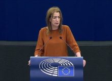 نماینده پارلمان اروپا: چرا کسی اسرائیل را تروریست نمی‌خواند؟!