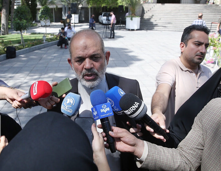 وحیدی: مهاجران غیرقانونی باید کشور را ترک کنند